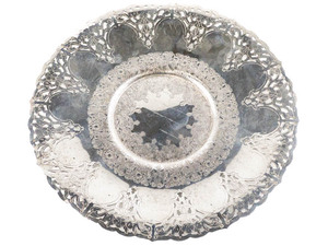 lot 208 image: 1881 Rogers (Oneida) Rosalie 7772 - 10 Sandwich Plate Silver plate.