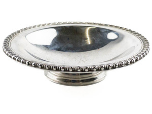 lot 221 image: Footed Bowl with rope edge Silver plate. Good Condition. 7 38in wide. 1 34in high