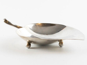 lot 53 image: F. B. Rogers Heart dish Silverplate Hollowware.