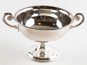 lot 55 image: Fine Jewelers Guild Footed Dish (engraved with name).