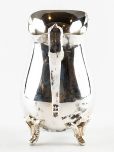 lot 56 image: WM Rogers Footed Creamer Silverplate Hollowware.