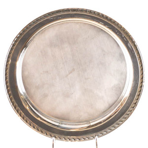 lot 71 image: Oneida Round 10in Tray Silverplate Hollowware.