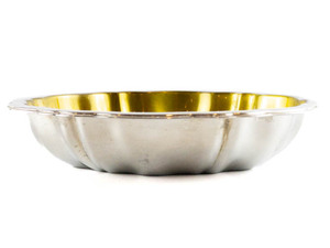 lot 74 image: Oneida Modern Baroque () 5 14 in Bon Bon Candy Dish with Gold Wash Silverplate Hollowware.