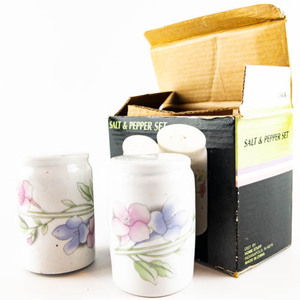 lot 197 image: Floral Design Salt and Pepper set ChinaPorcelain. Distributed by Home Stuff