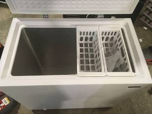 Magic Chef 7.0 cu. ft. Chest Freezer in White    Customer Returns See Pictures