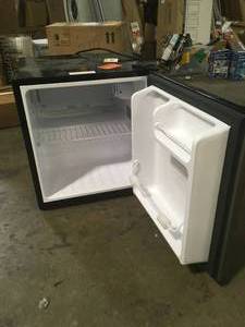 Magic Chef 1.7 cu. ft. Freezerless Mini Fridge in Stainless Steel  Customer Returns See Pictures