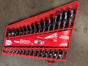 Milwaukee 144-Position Flex-Head Ratcheting Combination Wrench Set SAE (15-Piece) Customer Returns See Pictures