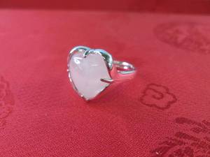 lot 28 image: (FS) Pink Rose Quartz Heart Shaped ...