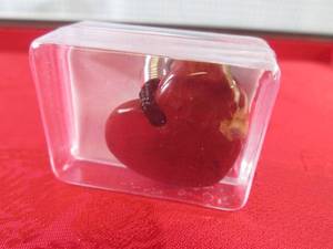 lot 33 image: (FS) Heart Shaped Jasper Gemstone N...