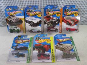 lot 105 image: (BSB) Assorted Hot Wheels in Packag...
