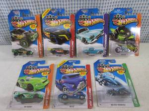 lot 106 image: (BSB) Assorted Hot Wheels in Packag...