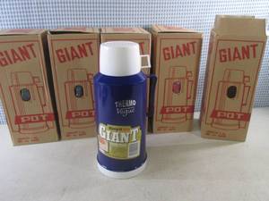 lot 122 image: (RM1) Lot of 5 Thermo Vogue Giant V...