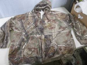 lot 146 image: (CS) Code 5 Real Tree Camo Zip Fron...