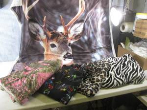 lot 155 image: (EW5) Lot of 5 BlanketsThrows - De...