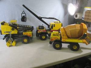 lot 169 image: (G-1) 3 Vintage Tonka Cement and Co...