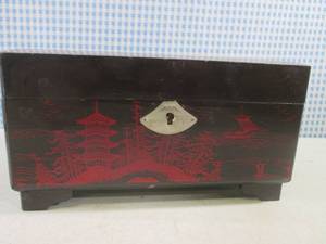 lot 176 image: (C-3) Vintage Tilso Japanese Servin...