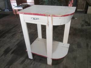 lot 263 image: (HDW) Vintage Wood Corner Table wit...