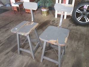lot 267 image: (HDW) 2 Vintage Wood ChairsStools ...
