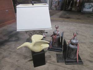 lot 272 image: (HDW) Decorative Lamp, Bookends and...