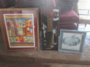 lot 281 image: (HDW) Lot of 3 Wall Decor...