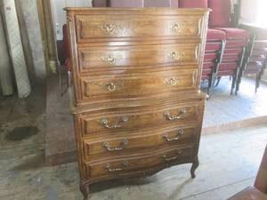lot 284 image: (HDW) 6-Drawer Henredon Fair Centur...