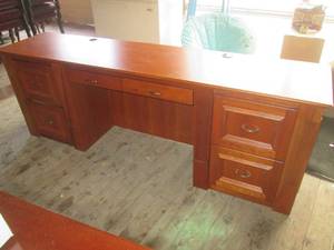 lot 285 image: (HDW) Long Wood Desk 4-Drawers 85 1...