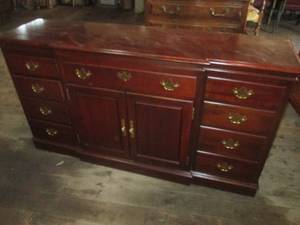 lot 286 image: (HDW) Nathan Hale 9-Drawer Dresser ...