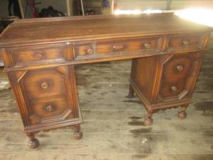 lot 288 image: (HDW) Vintage Wood 7-Drawer Desk 52...