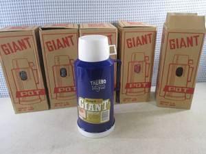 lot 125 image: (RM2) Lot of 5 Thermo Vogue Giant V...
