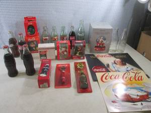 lot 292 image: (G-1) Assorted Coca-Cola Collectabl...