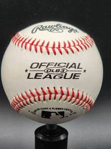 lot 32 image: Minnesota Twins Great Dan Gladden Autographed Baseball No COA