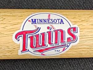 lot 37 image: Multi Player Minnesota Twins Autographed Mini Bat No COA
