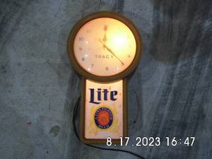 lot 21 image: Lite Clock Light