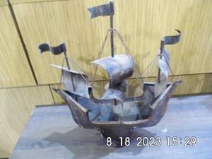lot 62 image: Pirate Ship