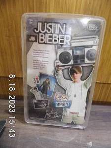 lot 65 image: Bendems and Justin Bieber