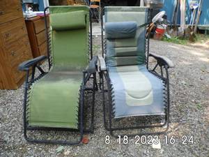 lot 77 image: 2 Zero Gravity Chairs