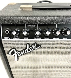 lot 48 image: FENDER 15G Combo AMP