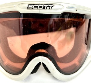 lot 64 image: Ski Goggles and Other Items