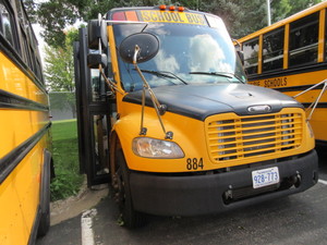 lot 884 image: 2009 THOMAS 31 PASSENGER SCHOOL BUS WITH WHEEL CHAIR LIFT