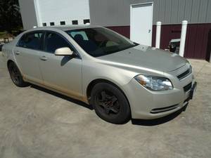 lot 6 image: 2010 Chevy Malibu