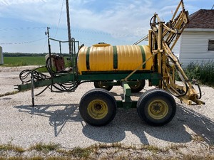 lot 9 image: Hiniker 500 Gallon, 45 ft Sprayer