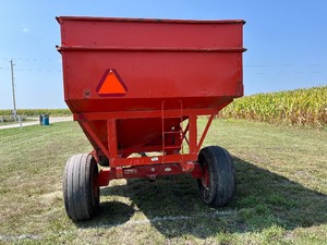 lot 18 image: KillBros 500 Gravity Wagon w Knowles Running Gear