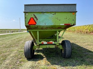 lot 19 image: Parker 4000 Gravity Wagon w Parker Running Gear