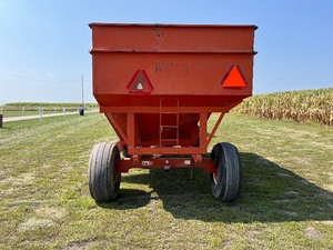 lot 20 image: KillBros 500 Gravity Wagon w Knowles Running Gear