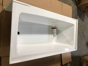 Delta Classic 500 60 in. x 30 in. Alcove Right Drain Bathtub and Wall Surrounds in High Gloss White  Customer Returns See Pictures