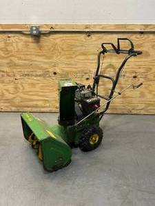 lot 31 image: JOHN DEERE TRS 22 Snow Blower
