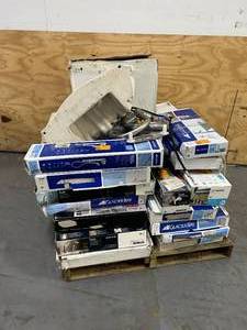 lot 70 image: Store Return Pallet of KitchenBath Items