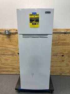 lot 76 image: MAGIC CHEF 7.4 CU. FT. Refrigerator (MCDR74OWE1)