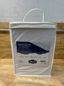 lot 88 image: JEROMES DREAM SHOP- Micro-Cotton Mattress Protector (Queen)