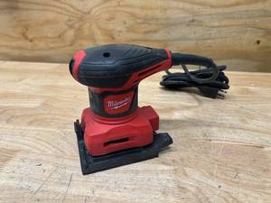 lot 102 image: MILWAUKEE 3 Amp 14 Sheet Corded Palm Sander